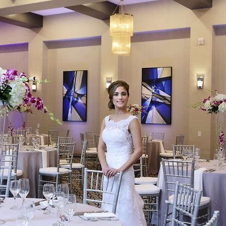 Hilton Mystic Hotel Екстериор снимка