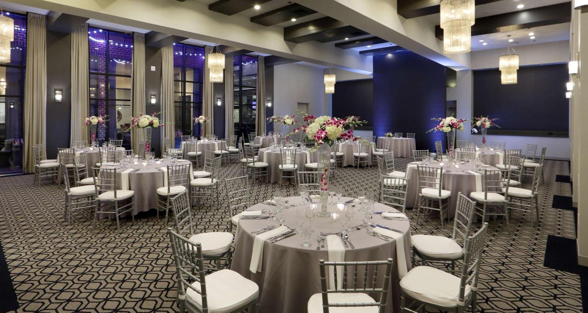 Hilton Mystic Hotel Екстериор снимка