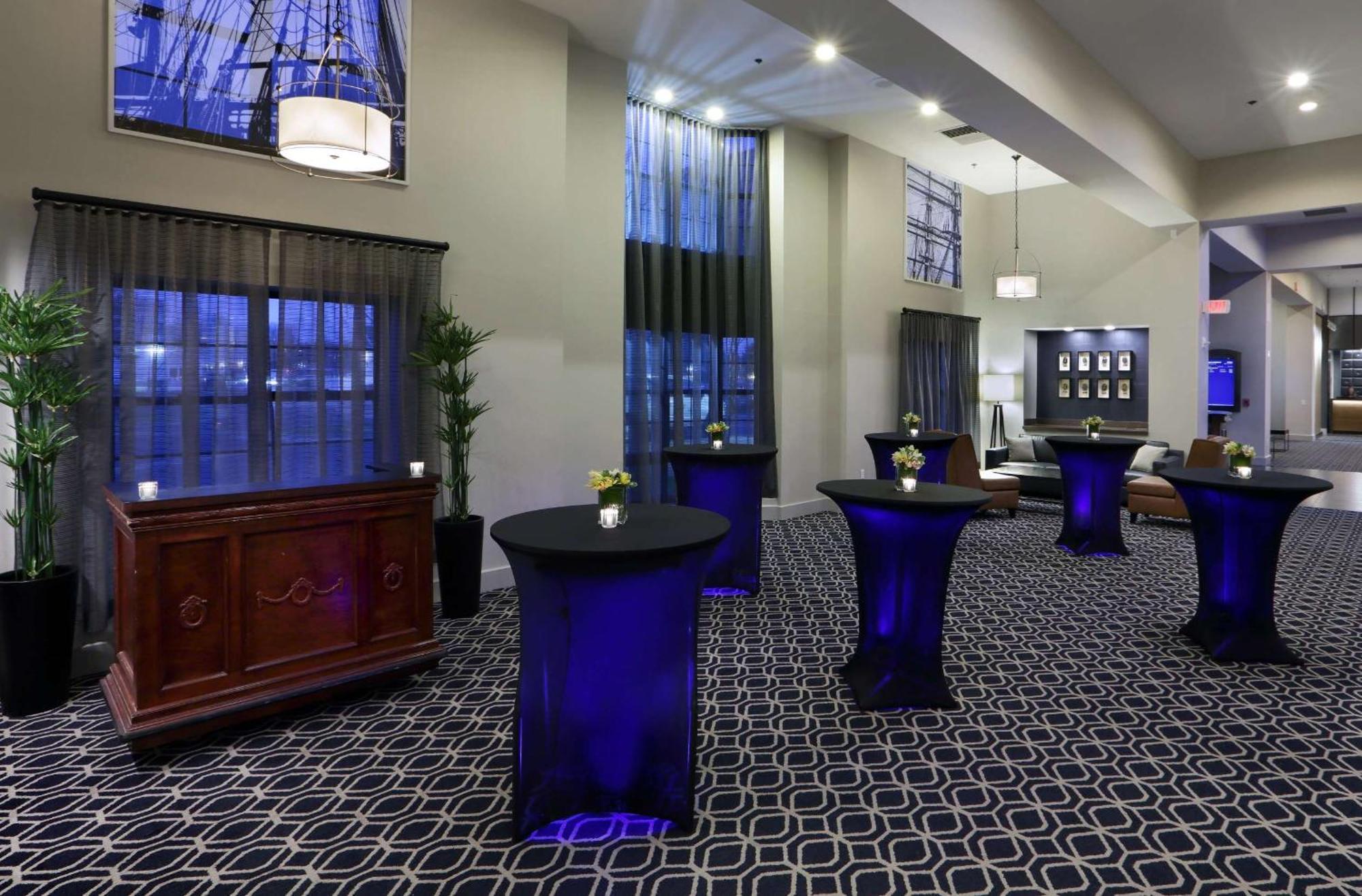 Hilton Mystic Hotel Екстериор снимка