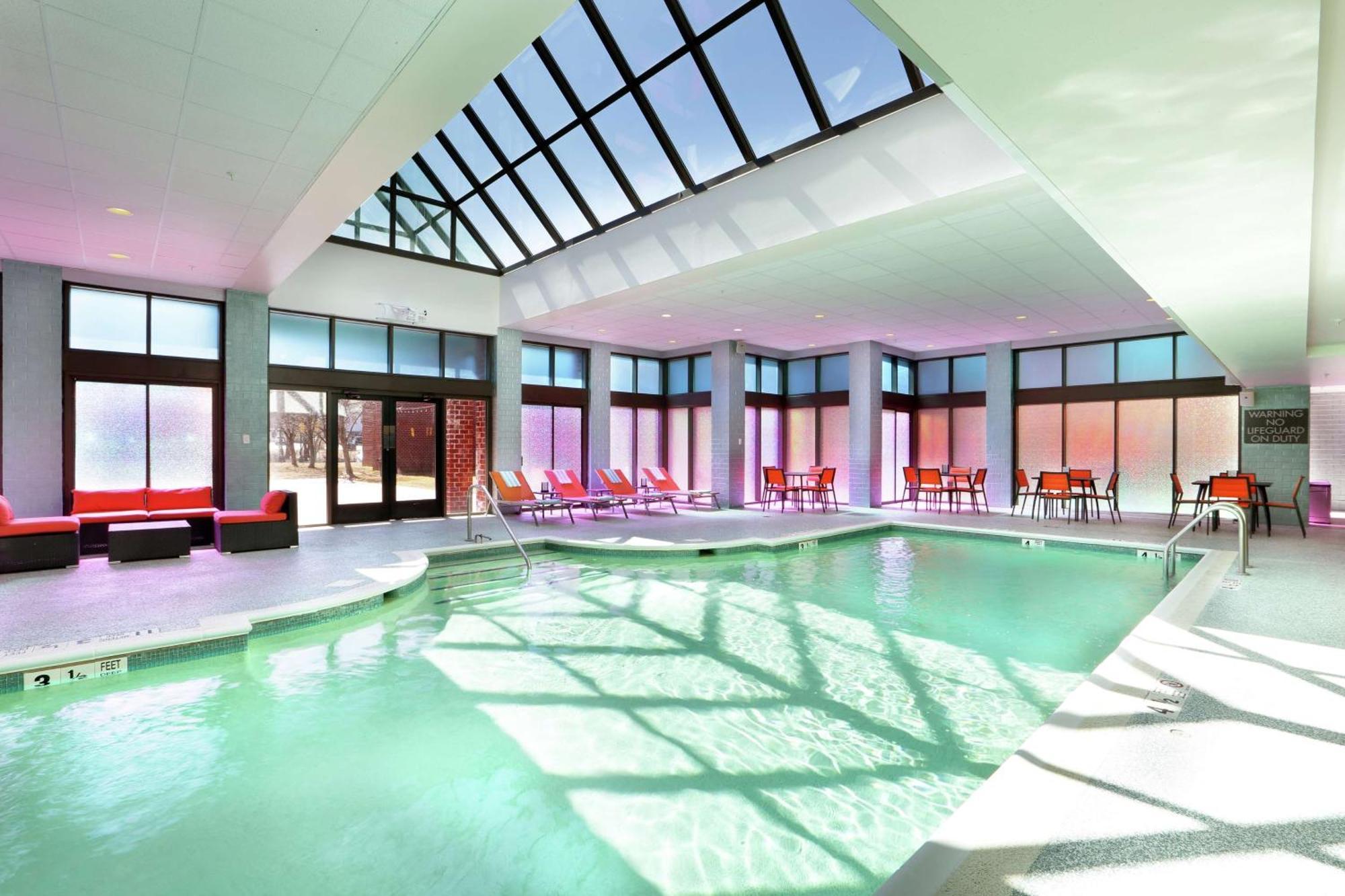 Hilton Mystic Hotel Екстериор снимка