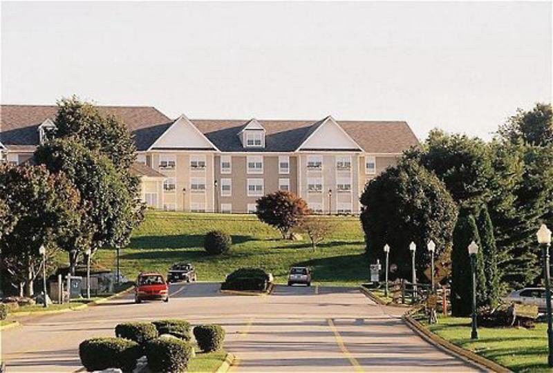 Hilton Mystic Hotel Екстериор снимка